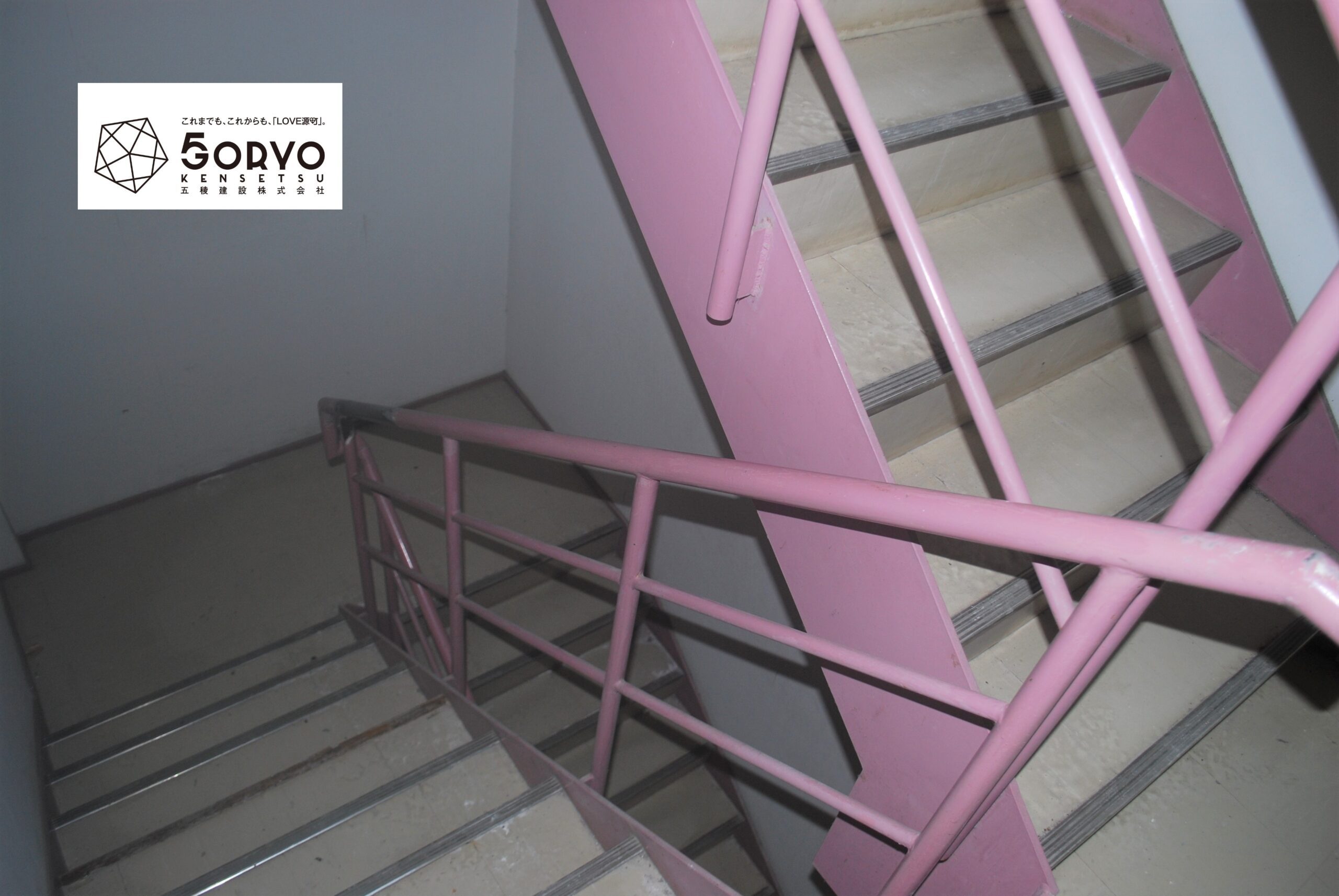 千葉市美浜区ビルを保育園へリノベーション、階段：施工前